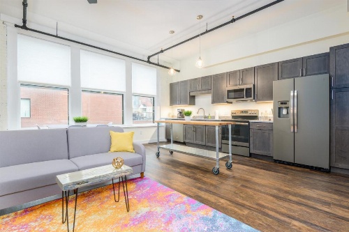 Downtown Bangor Luxury Apartment image 16