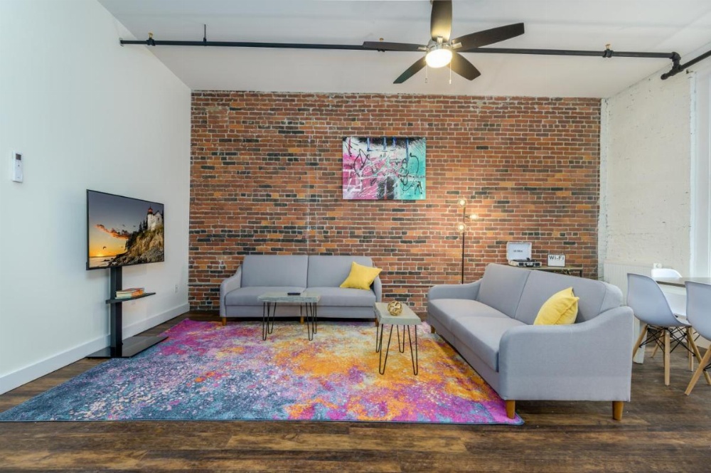 Downtown Bangor Luxury Apartment